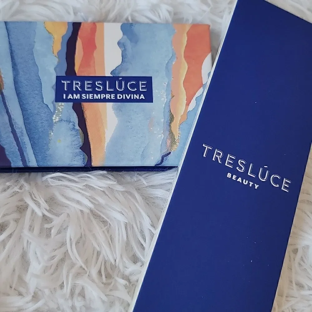 Tresluce Beauty Bundle - Eyeshadow Palette, Eyelashes & Brush Set